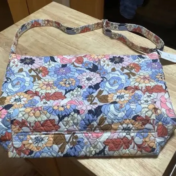 Vera Bradley Handbags - Vera Bradley Hobo Bag “Aloha Blooms”. NWT